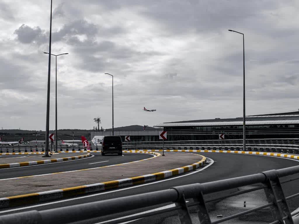 Acceso pavimentado al fraccionamiento